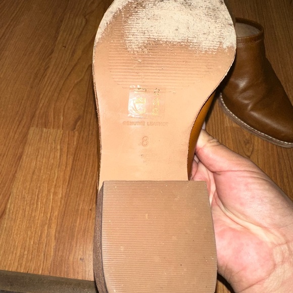 Madewell The Brady Lowcut Bootie in ENGLISH SADDLE. - Picture 5 of 5